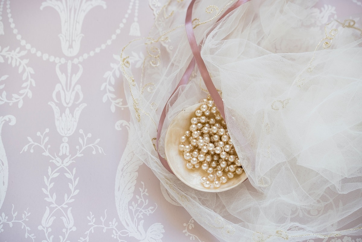 Add Lace to your Wedding Invitation - DIY Ideas
