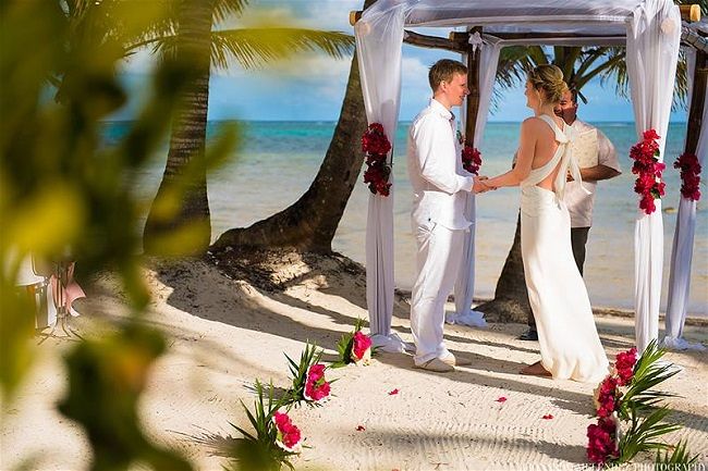An Insiders Guide to Belize Destination Weddings by Sandy Point Resorts Photography by Leonardo Melendez