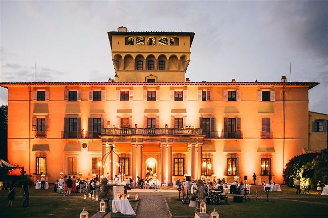 Find a Wedding Venues in Italy // Claudia & Tarek's Villa Wedding in Tuscany // Lisa Poggi Photography & Matteo Trombello // The Tuscan Wedding // Momo Film Factory