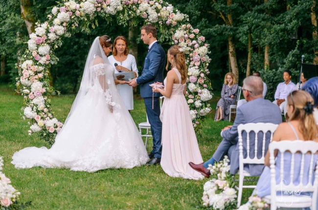 Unique Ceremonies in France Wedding Celebrants Image Farges Photographe